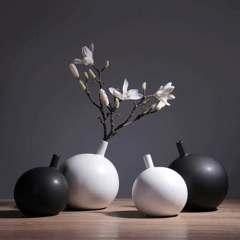 Creative Round Slanted Mouth Ceramic Black and White Vase